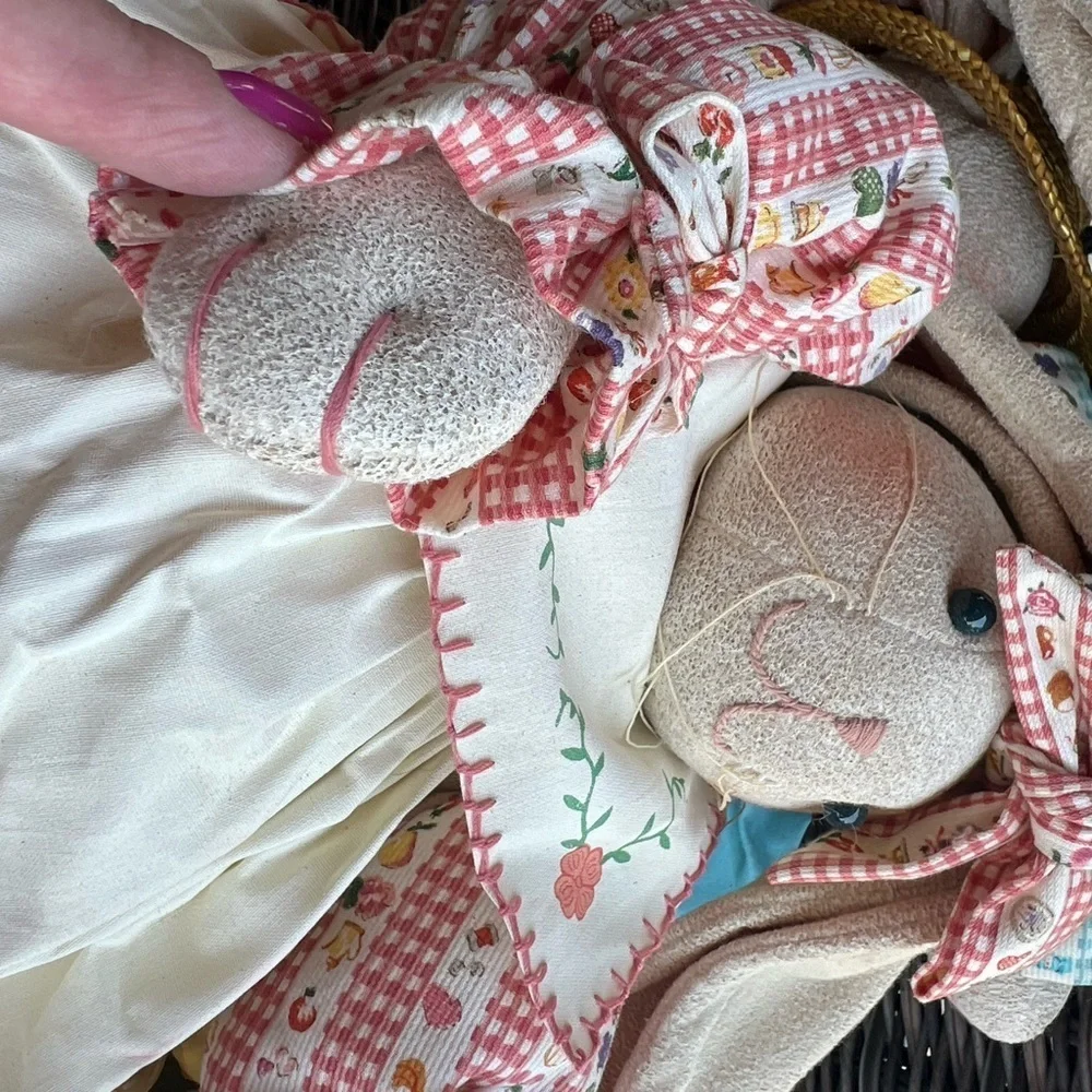 VINTAGE 90’s GARDENING RABBIT HOME DECOR